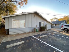 735-737 S Jackson St in Red Bluff, CA - Building Photo - Building Photo