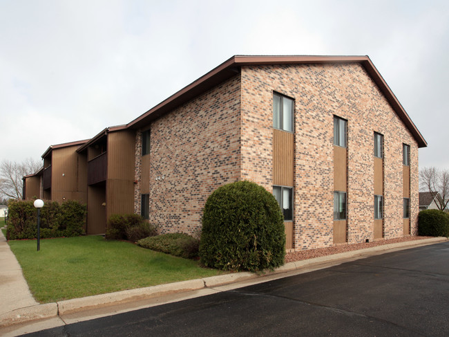 Chateau East Apartments in Sauk Centre, MN - Building Photo - Building Photo