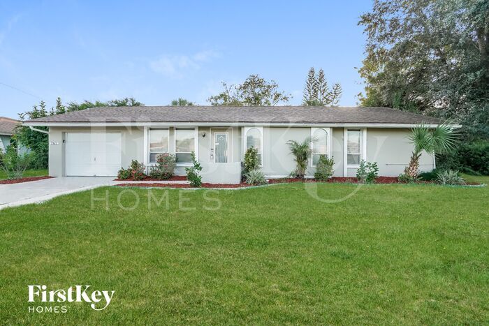 2582 Lake View Blvd in Port Charlotte, FL - Building Photo