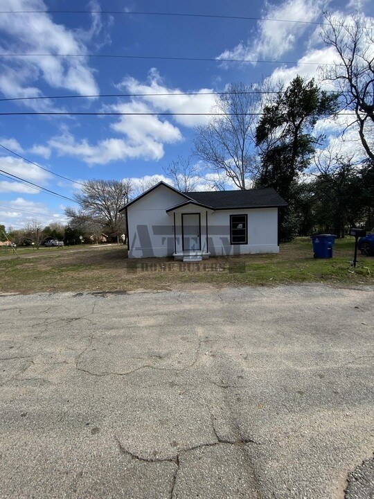 801 Walnut St in Trinidad, TX - Foto de edificio