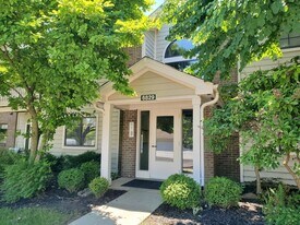 6829 Meadow Creek Dr in Columbus, OH - Building Photo