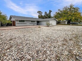 5921 Hillsdale Blvd in Sacramento, CA - Building Photo