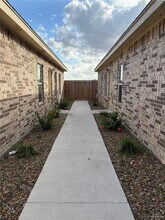 1101 W Kohala Ave-Unit -2 in Alton, TX - Building Photo - Building Photo