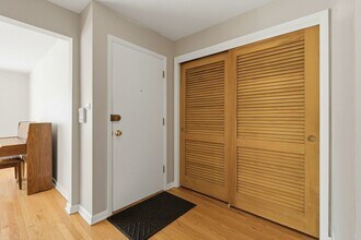 556 Barton Ave in Evanston, IL - Building Photo - Building Photo