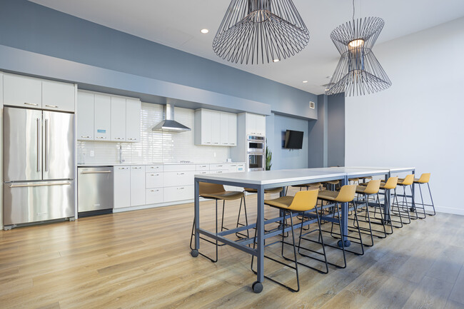 deVille at Quarry Park in Calgary, AB - Foto de edificio - Interior Photo