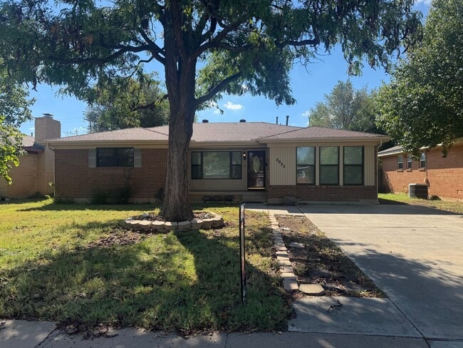 property at 2905 Comanche St