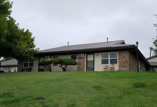 Hillcrest Manor in Cimarron, KS - Foto de edificio - Building Photo
