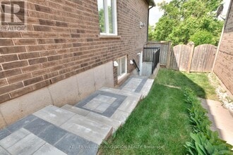 556 Netherwood Cres in Kitchener, ON - Building Photo - Building Photo