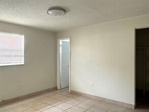 1209 N 17th Ave in Hollywood, FL - Building Photo - Building Photo