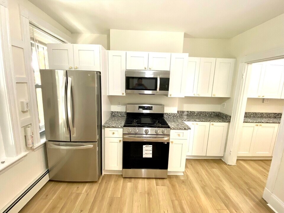 866 Huntington Ave in Boston, MA - Building Photo
