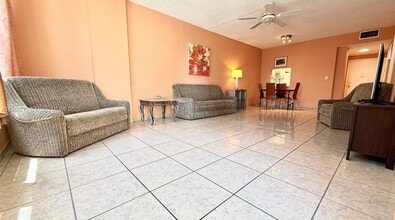 1817 S Ocean Dr in Hallandale Beach, FL - Building Photo - Building Photo