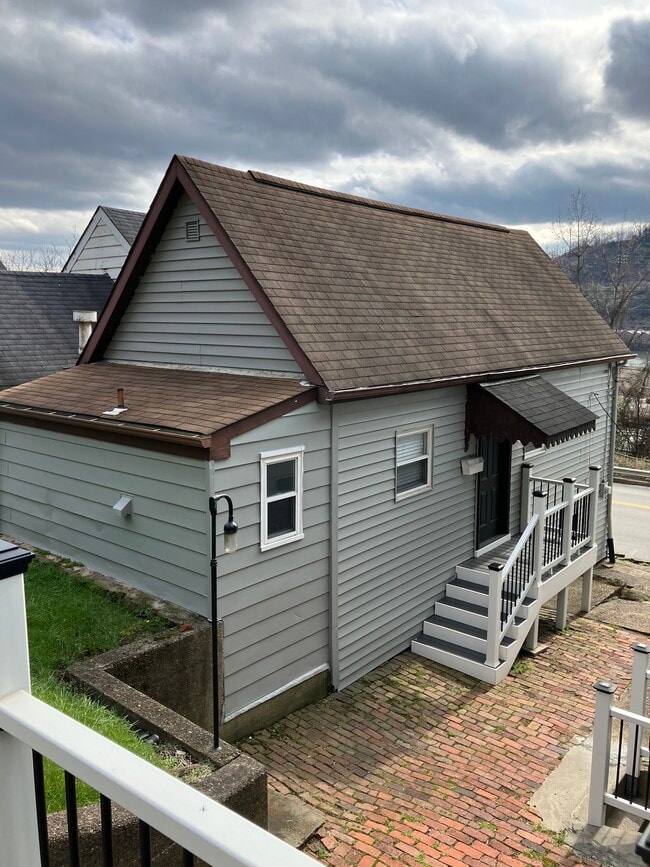 94 Irvine St in Pittsburgh, PA - Building Photo - Building Photo