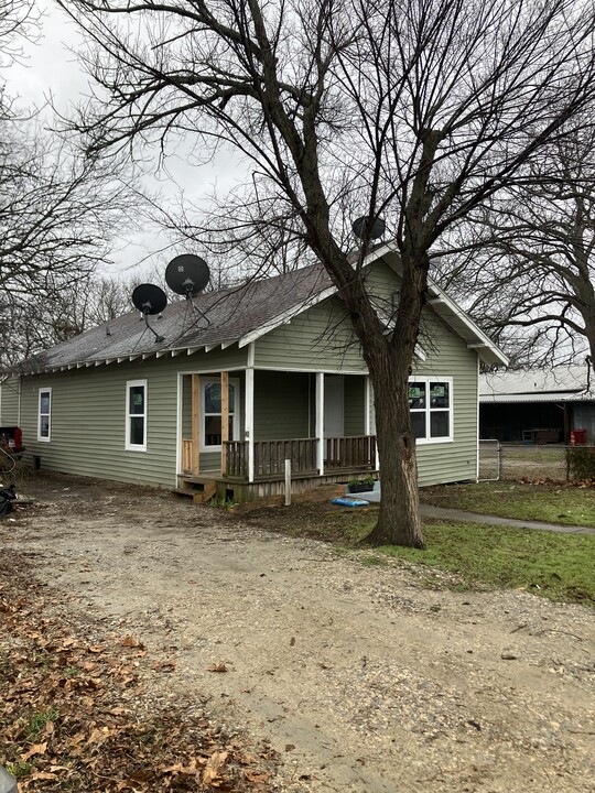 710 E Lamar St in Sherman, TX - Building Photo