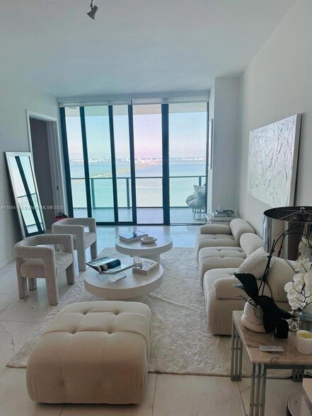 480 NE 31st St, Unit 3203 in Miami, FL - Building Photo - Building Photo