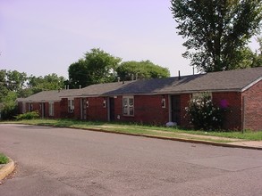 300 55th St in Fairfield, AL - Foto de edificio - Building Photo