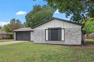 1304 Bradley Ct in Cleburne, TX - Building Photo