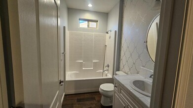 3351 Cordova Ave in Clovis, CA - Foto de edificio - Building Photo