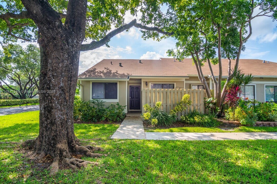 3588 NW 111th Ave in Sunrise, FL - Building Photo