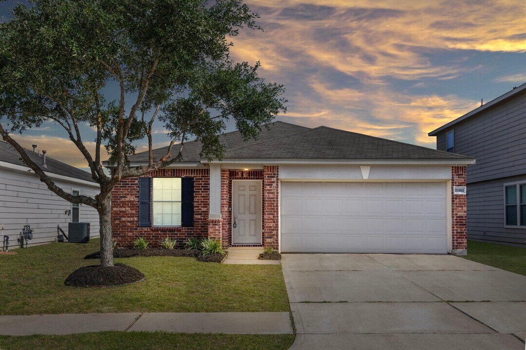 21362 Beacon Springs Lane in Katy, TX - Building Photo