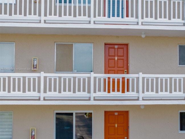 property at 3581 Inverrary Dr