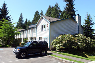 Hill Crest Condominiums in Mountlake Terrace, WA - Building Photo - Building Photo