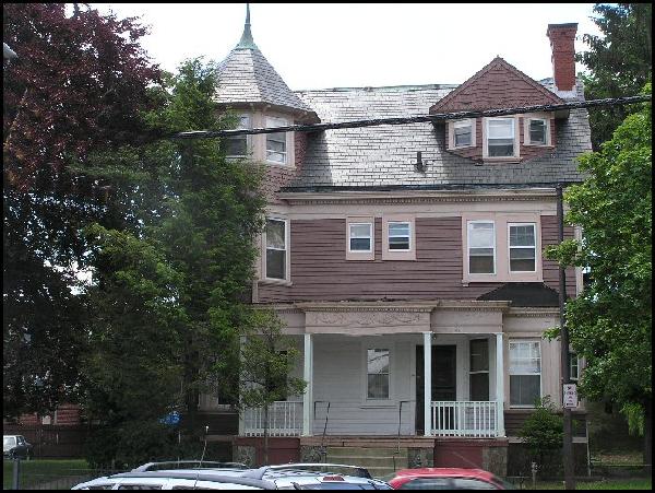 72 Mineral Spring Ave in Pawtucket, RI - Building Photo