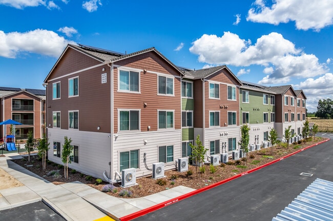 Rancho Colus in Colusa, CA - Foto de edificio - Building Photo