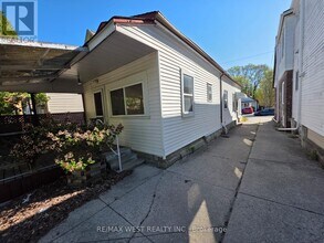 160 King Edward Ave in Toronto, ON - Building Photo - Building Photo