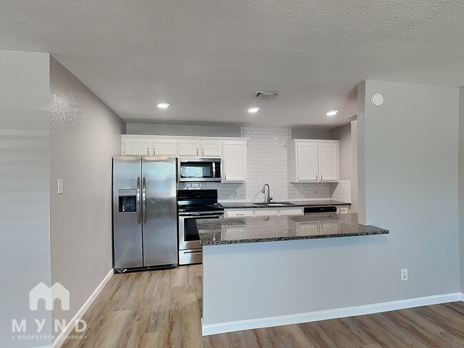 4892 Masch Branch Rd in Krum, TX - Foto de edificio - Building Photo