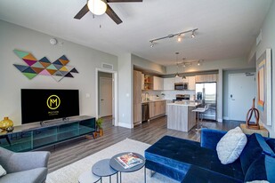 Motion at Dadeland Apartamentos