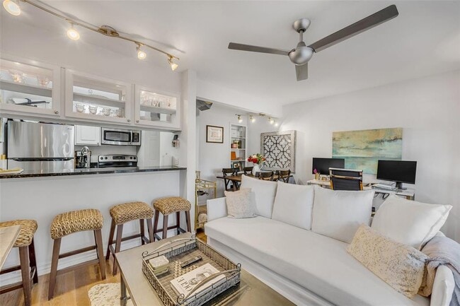 property at 1510 W 6th St