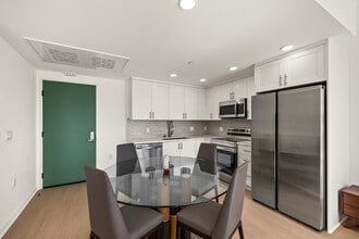 The Harper on Beverly in Los Angeles, CA - Building Photo - Building Photo