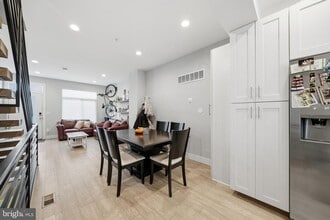 1728 Ingersoll St in Philadelphia, PA - Building Photo - Building Photo