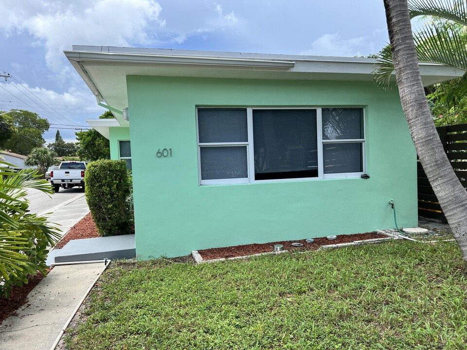 601 N D St in Lake Worth, FL - Building Photo