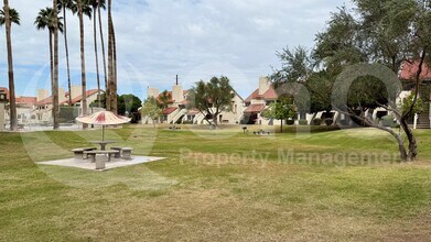 30 E Brown Rd in Mesa, AZ - Building Photo - Building Photo