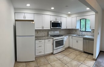 96 Locust Ridge Dr in Pittsburgh, PA - Building Photo - Building Photo