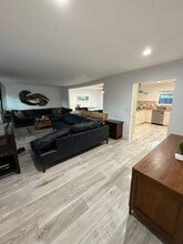 2396 Redlands Dr in Newport Beach, CA - Building Photo - Building Photo