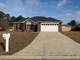 100 Englewood Ct in Bonaire, GA - Building Photo