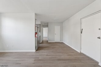 94 Park Ave in Nutley, NJ - Building Photo - Building Photo