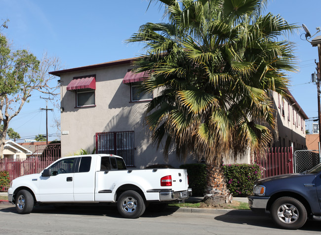 2290 Locust Ave in Long Beach, CA - Building Photo - Building Photo