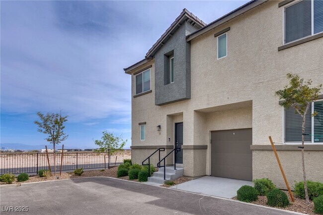 12110 Midnight Pine Rd in Las Vegas, NV - Building Photo - Building Photo