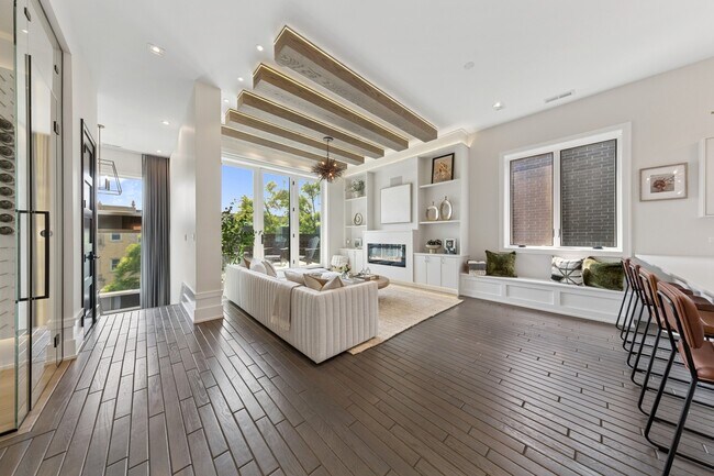 property at 2756 N Magnolia Ave