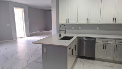 826 Middleton Dr SW in Vero Beach, FL - Building Photo - Building Photo