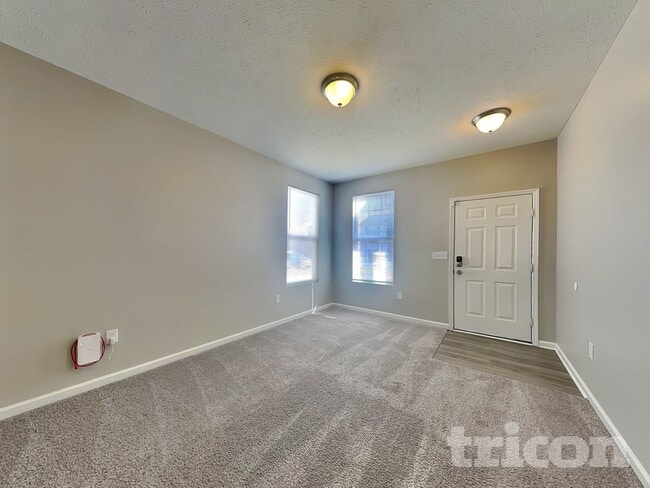 2004 Shadow Creek Blvd in Columbus, IN - Foto de edificio - Building Photo