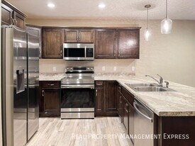 3 Bedroom 2.5 Bathroom Single Family Townhome in Sioux Falls, SD - Building Photo