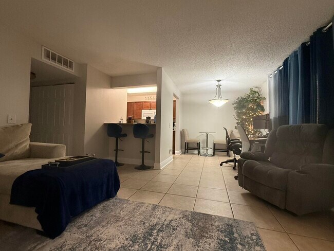 915 Meadows Cir