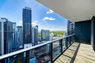801 S Miami Ave in Miami, FL - Building Photo