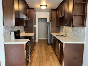 705 Westmount Dr, Unit 103 in West Hollywood, CA - Building Photo - Building Photo