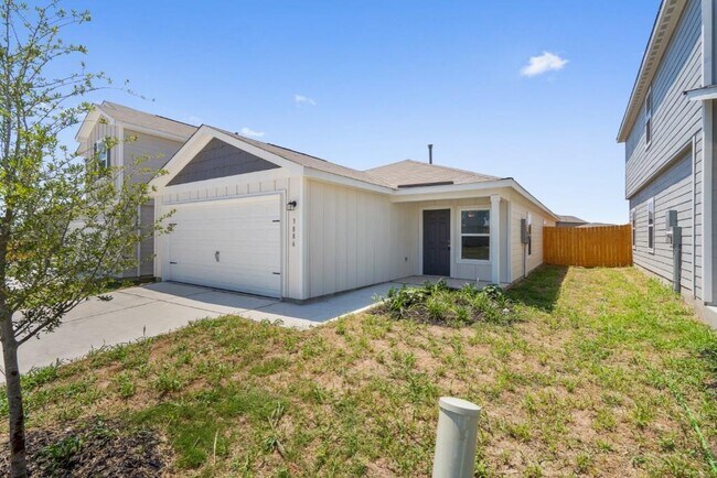 3886 Trail de Paris in New Braunfels, TX - Building Photo - Building Photo