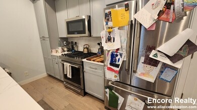 32 Cummins Hwy, Unit 2 in Boston, MA - Building Photo - Building Photo